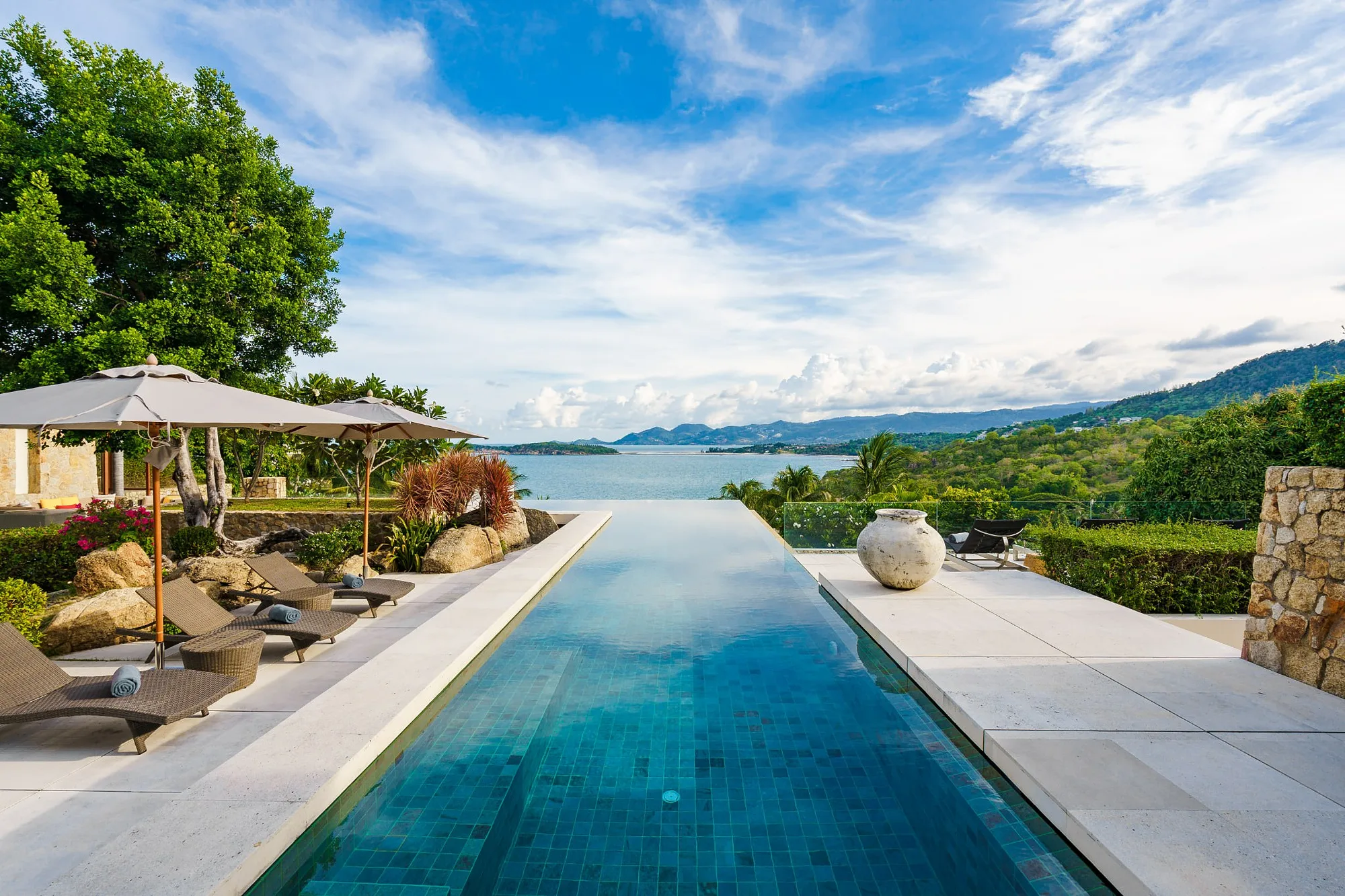 Villa 6 pool over the bay