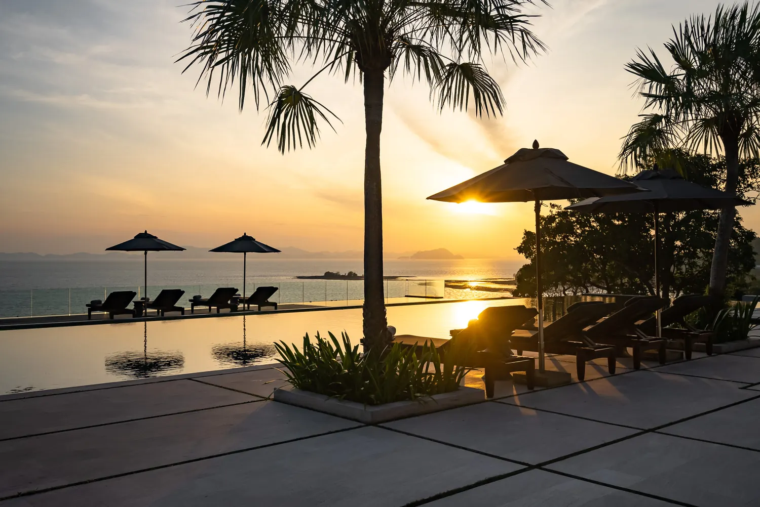 Villa Sawarin pool at sunset