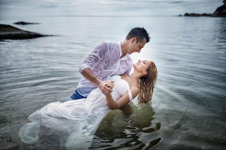 Wedding photographer couple photo on the beach love