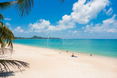 Beautiful beach with few tourist